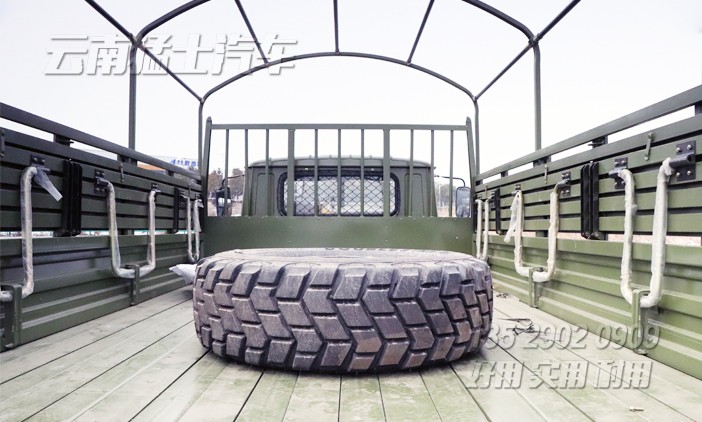 東風(fēng)六驅(qū)卡車,六驅(qū)越野卡車,EQ2100,東風(fēng)軍車,軍用運兵車,全驅(qū)運兵車,尖頭越野卡車,東風(fēng)245