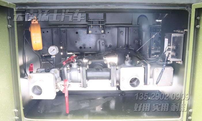 東風(fēng)六驅(qū)加運(yùn)油車(chē),10方加油車(chē),尖頭加油車(chē),EQ2100改裝,加油車(chē)銷(xiāo)售,多功能罐式運(yùn)輸車(chē)