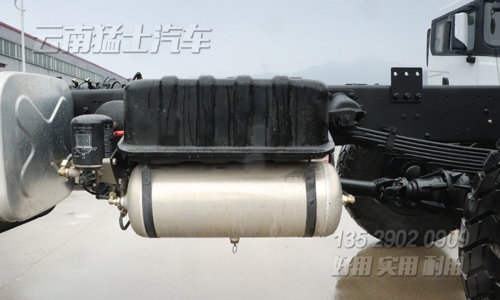 東風四驅(qū)底盤,越野專用車底盤,專用車底盤定制,卡車底盤出口,16噸底盤,4*4卡車底盤