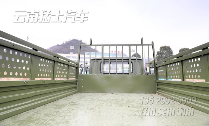 東風(fēng)尖頭車(chē)出口,210馬力長(zhǎng)頭卡車(chē),4*2尖頭車(chē),10噸卡車(chē),出口型卡車(chē),載貨汽車(chē)